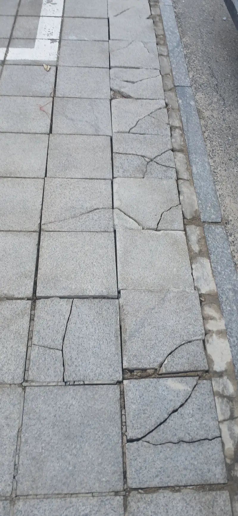 시공 전 진입로 파손 상태